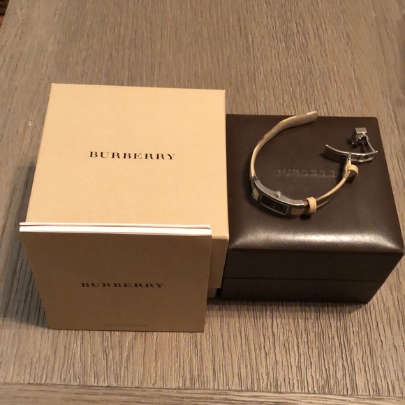 Authentic Burberry Check Band Women’s Watch - Picture 8 of 14